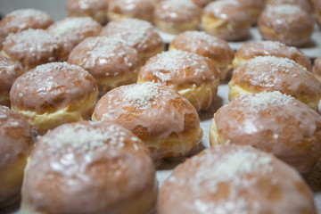 Pączki z lukrem tłusty czwartek