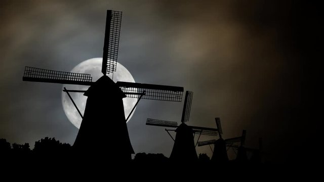 Netherlands rural lanscape with characteristic dutch windmills by Night with Full Moon, in famous tourist site Kinderdijk, UNESCO world heritage site, Alblasserdam, Rotterdam, Holland