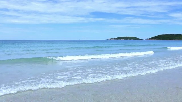 beautiful waves in the sea, white cloud and the sky as the backdrop.