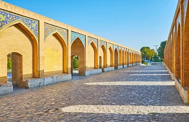 Papier Peint photo autocollant Pont Khadjou Walk the Khaju bridge, Isfahan, Iran