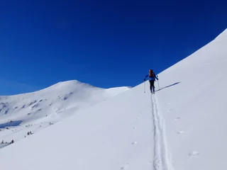 Fotobehang skieur de ski de randonnée en montagne d'ariège des pyrénées dans la neige  © Ourson+