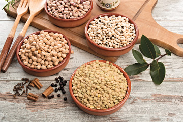 lenticchie ceci fagioli borlotti fagioli dell'occhio dall'alto