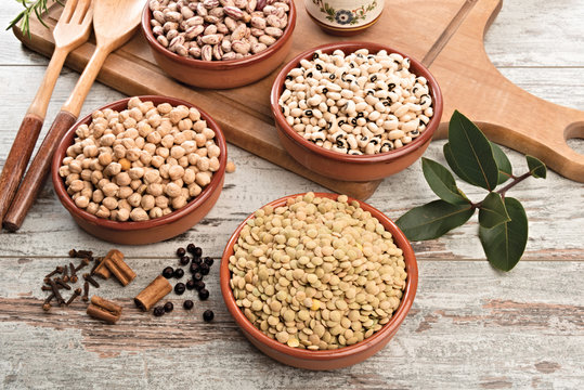 lenticchie ceci fagioli borlotti fagioli dell'occhio dall'alto