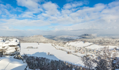 Blick vom Pfaffenstein auf Königstein und Lilienstein © Frank Krautschick