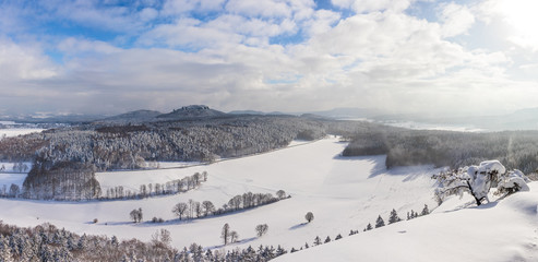 Blick vom Pfaffenstein auf den Gohrisch und den Papststein