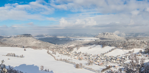 Blick vom Pfaffenstein auf Königstein und Lilienstein © Frank Krautschick