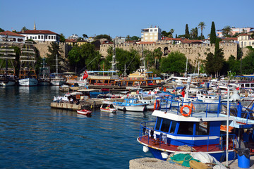 Fototapeta na wymiar Port w Antalya, Turcja
