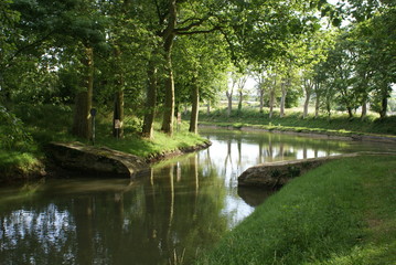 Fototapeta na wymiar Canal du Midi (seuil de Naurouze : ligne de partage des eaux)