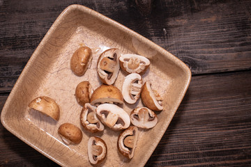 Sliced brown champignon mushrooms in a ceramic bowl
