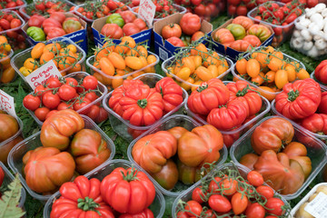 Tomates ur un marché de Rome