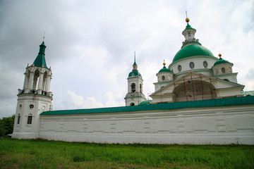 Fototapeta na wymiar Temples of Spaso-Yakovlevsky Dmitriev Monatyr in Rostov Veliky, Russia