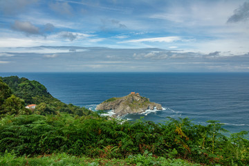 Obraz premium Iconic islet of San Juan de Gaztelugatxe, top view