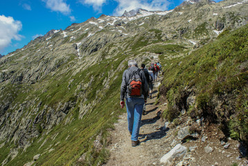 Fototapeta premium Trekking górski po Alpach. Tour de Mont Blanc. Szwajcaria. Europa