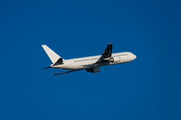 Fototapeta na wymiar Airplane taking off from the airport (飛行機離陸シーン)