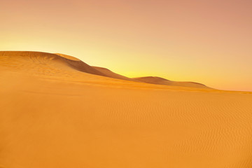 Fototapeta na wymiar Beautiful sunset in desert .