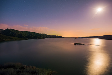 Fototapeta premium Beautiful sunset over the lake and mountain