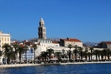 Fototapeta premium Historical architecture on Riva Promenade in Split, Croatia with landmark Saint Domnius bell tower.
