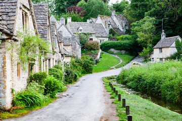 Fototapeta na wymiar traditional Cotswold cottages in England, UK. Bibury is a village and civil parish in Gloucestershire, England