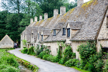 Fototapeta na wymiar traditional Cotswold cottages in England, UK. Bibury is a village and civil parish in Gloucestershire, England