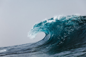 olas rompiendo en el océano - obrazy, fototapety, plakaty