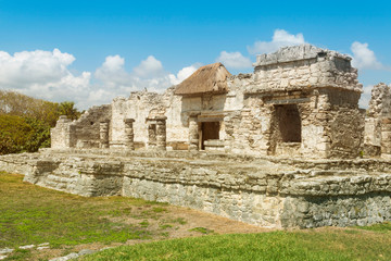 Fototapeta na wymiar Tulum mayan ruins