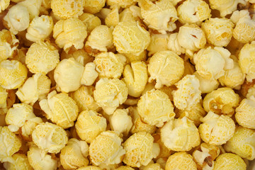 Caramelized popcorn .