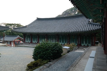 Fototapeta premium Yongmunsa Buddhist Temple