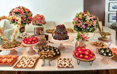 Mesa do bolo de casamento