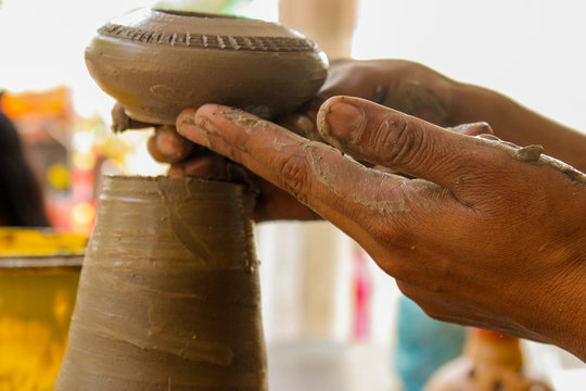 manos de artesano mexicano