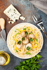 Paste with snails