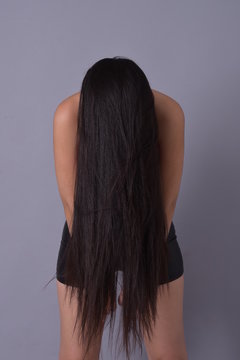 Morocha de cabello largo