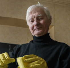 Man in rubber gloves with rag.