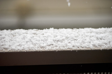 ベランダの雪・手すりの雪・アップ