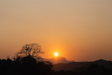 Obraz na płótnie Canvas mountain view in the sunset