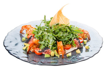 Salad with arugula, shrimp and cherry tomatoes