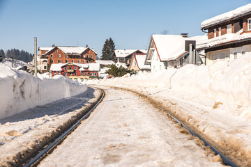 Eisenbahn Gleise im Schnee