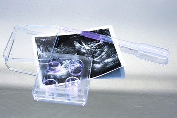 plate for cultivation of embryos in the IVF program amid an ultrasound