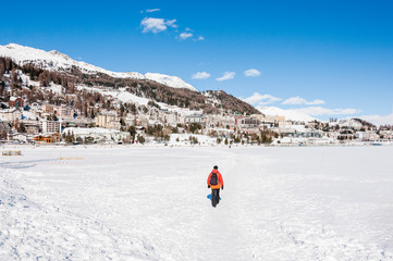 St. Moritz, St. Moritzersee, Oberengadin, Winter, Wintersport, Winterwanderung, Wanderer, Alpen, Graubünden, Schweiz