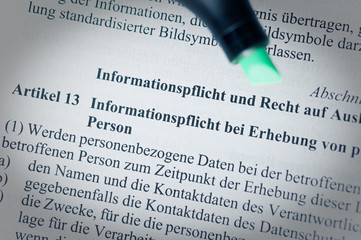 Gesetzestext ohne Urheberrechte mit Artikel 13 DSGVO (Datenschutzgrundverordnung) in english GDPR...