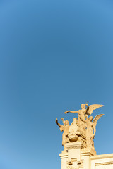 Fototapeta premium Estatuas decorativas en el exterior del edificio de correos de Valencia. España