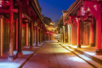 Fototapeta na wymiar Nightscape of Chengdu Ancient Town, Sichuan Province, China..