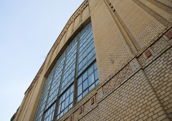 Detail der unter Denkmalschutz stehenden Rathenau-Halle in Berlin