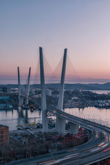 Obraz premium Golden bridge and Golden Horn bay at sunset, Vladivostok, Russia