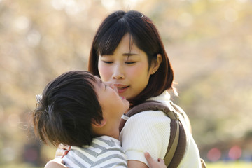 泣く男の子