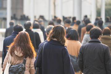 Obraz premium 冬の女性の通勤風景