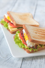 Sandwiches with fried egg and bacon