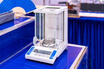 High accuracy & precision digital measuring weight scale or balance device of lab for industrial chemical medicine food & beverage -cosmetics biochemistry biomedical etc.