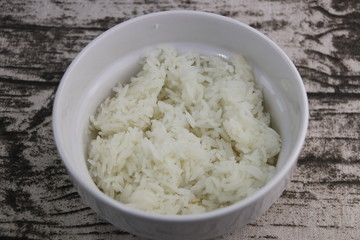 Riz blanc dans un bol