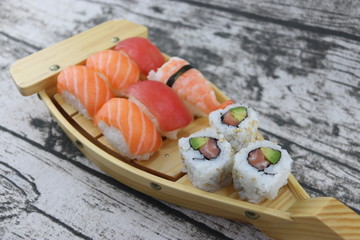 Bateau à sushis