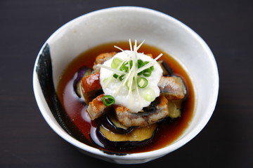 うなとろ揚げ茄子